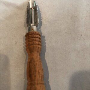 VINTAGE BONNY Peeler Corer w Wood Handle #G13